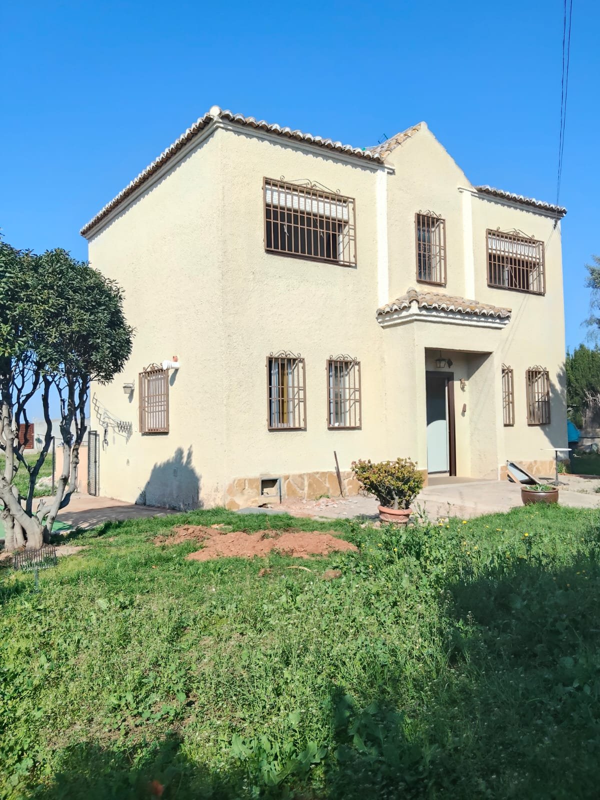 Adecuación y mejora de vivienda unifamiliar – Trabajos interiores y exteriores