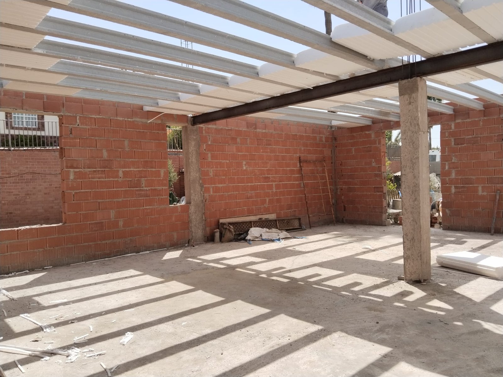 Ejecución de estructura y cubierta en vivienda residencial