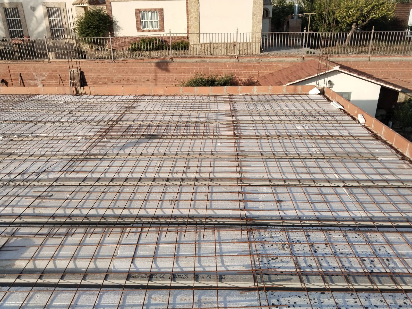 Ejecución de estructura y cubierta en vivienda residencial