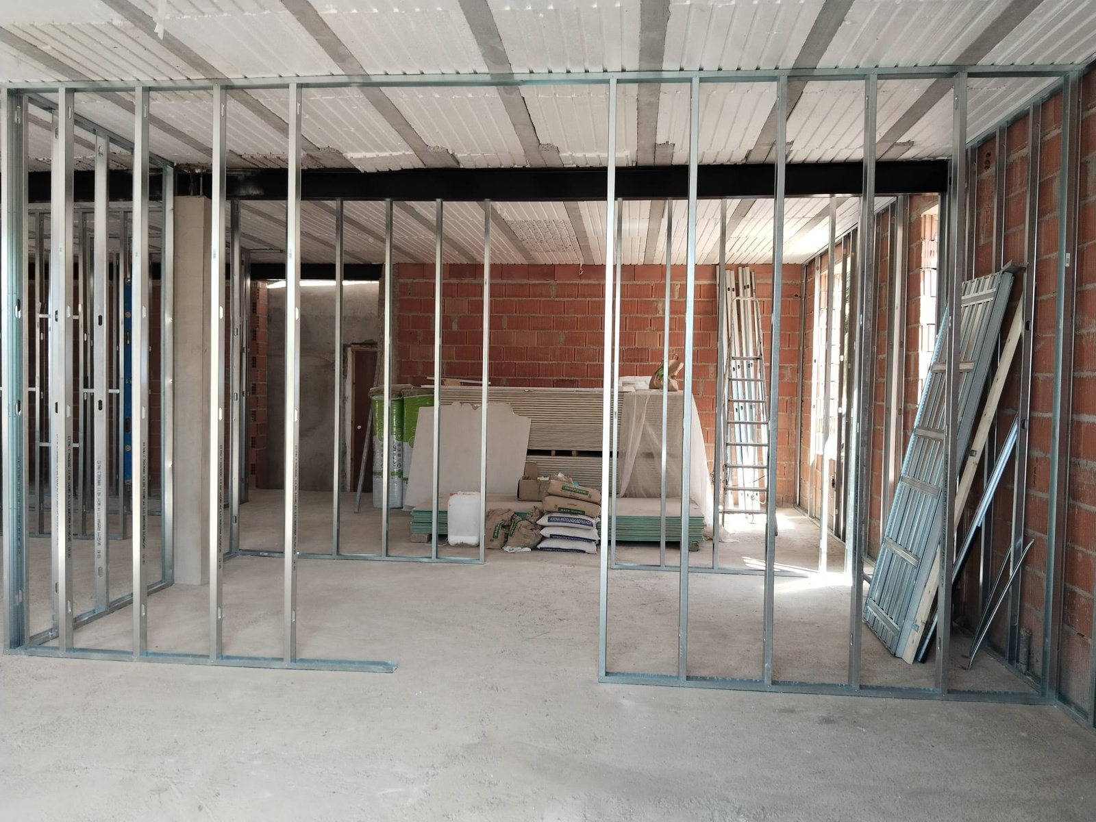 Ejecución de estructura y cubierta en vivienda residencial