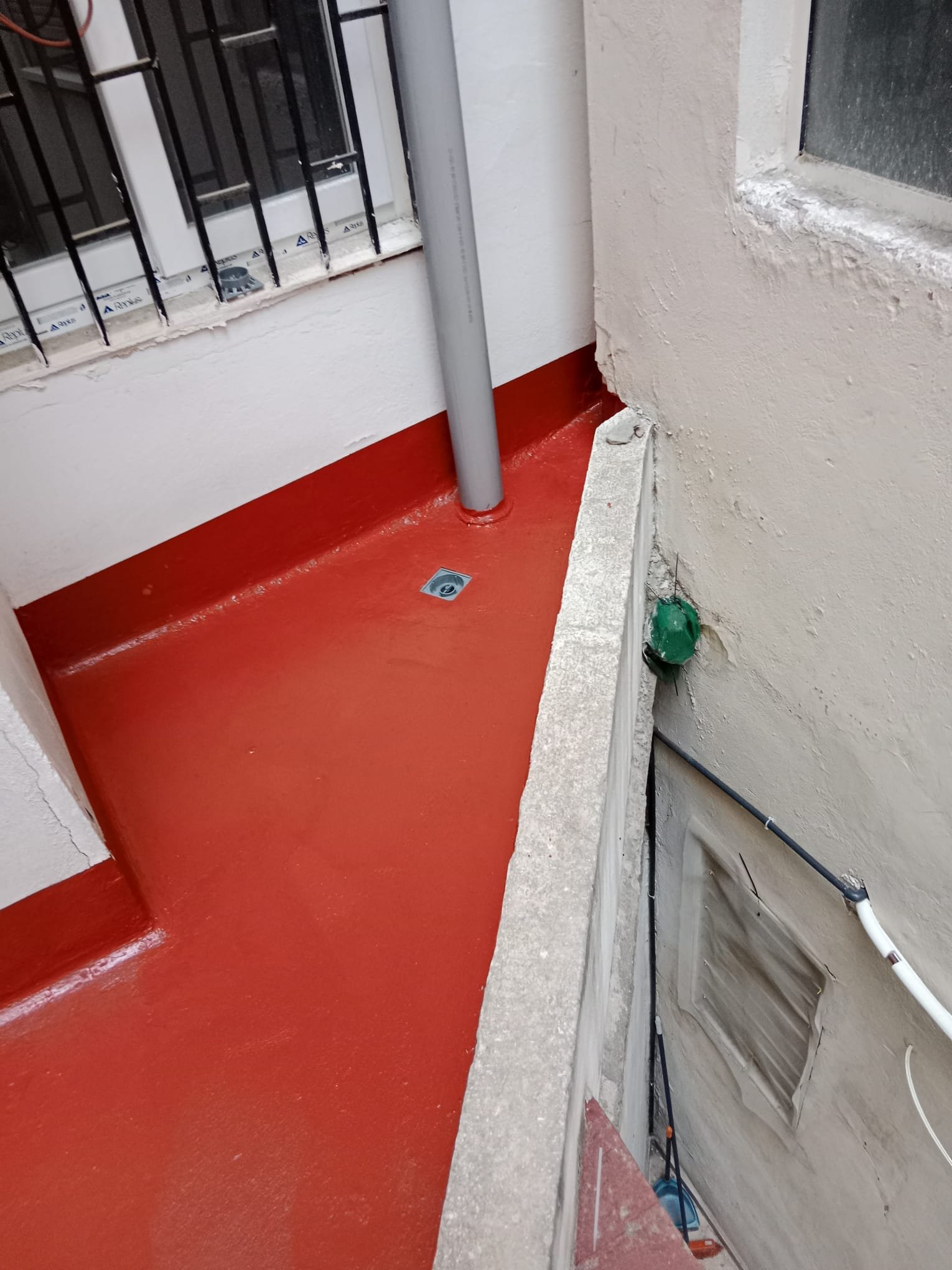 Impermeabilización de patio interior y sistema de drenaje