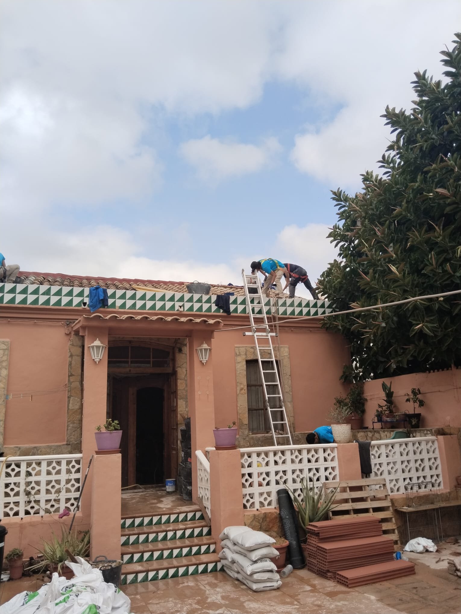 Rehabilitación interior completa de vivienda con redistribución de espacios