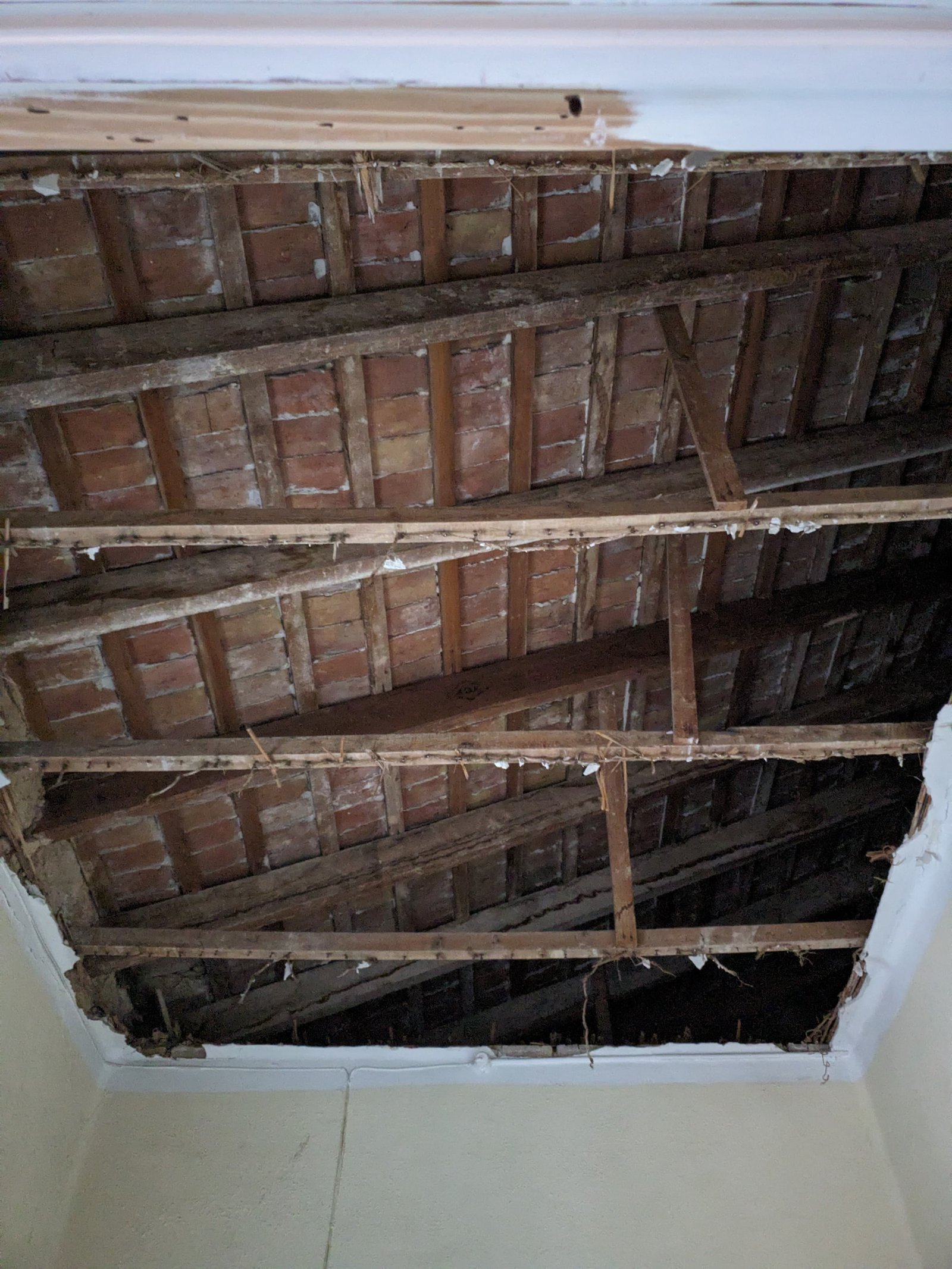 Rehabilitación interior completa de vivienda con redistribución de espacios